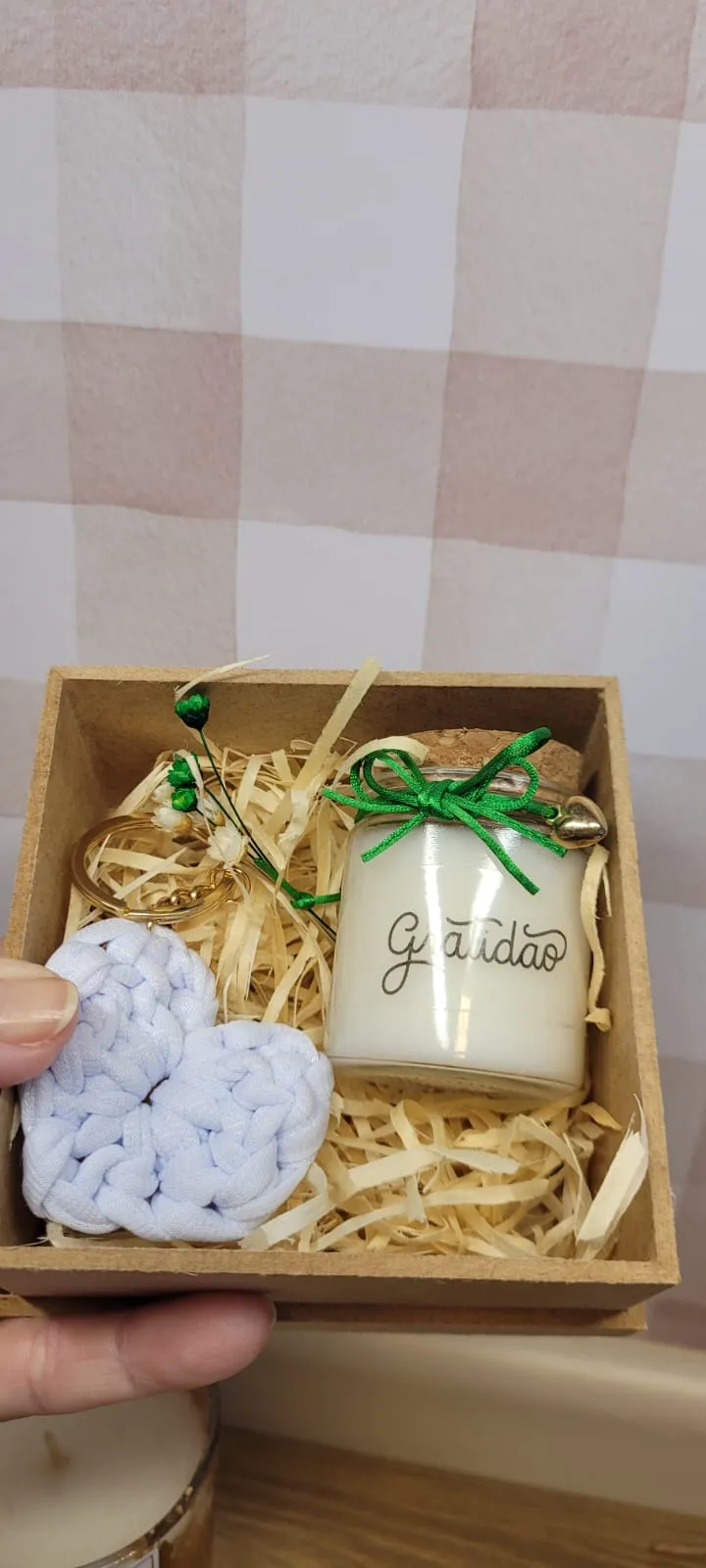 Box MDF com vela 40 g e chaveiro de crochê, foto 2