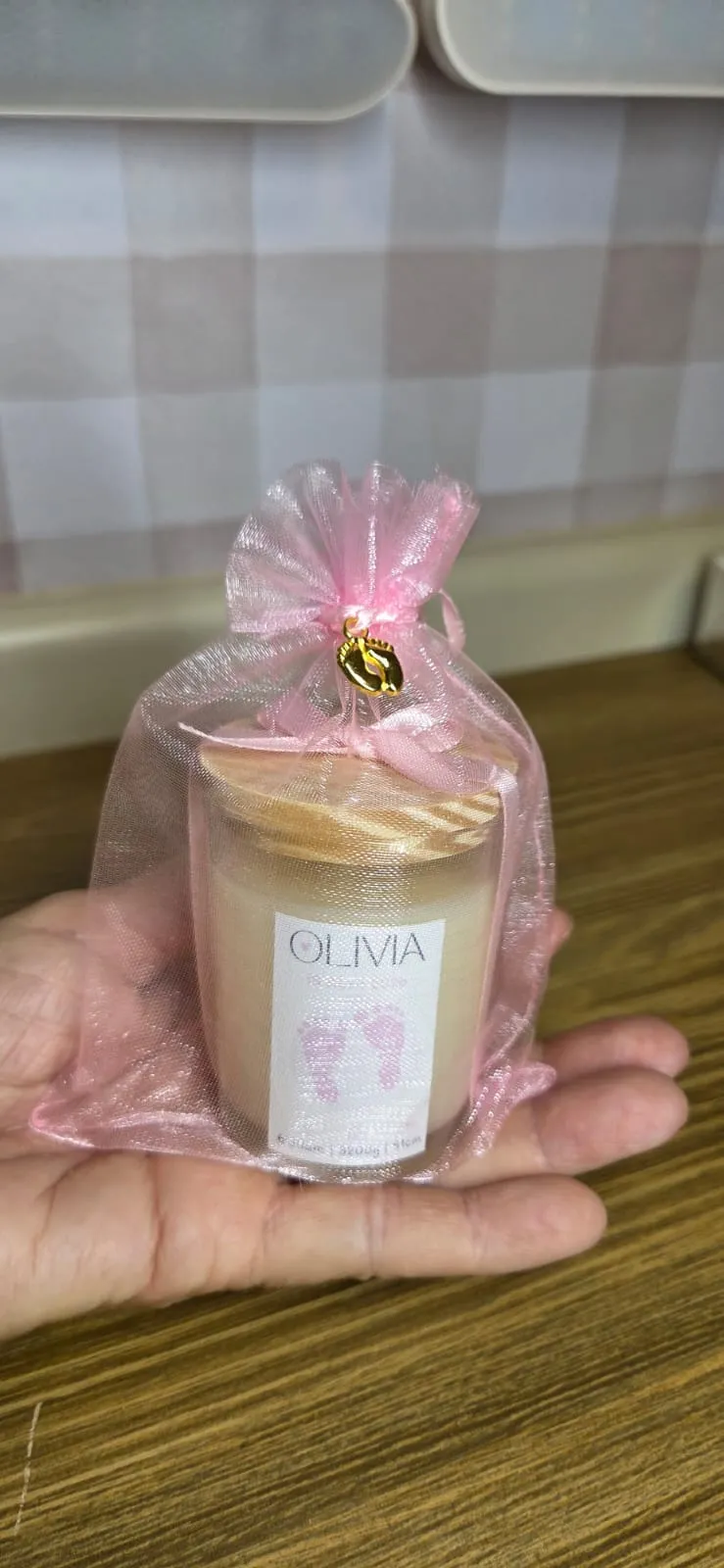 Vela 70 g com saquinho de organza e pingente