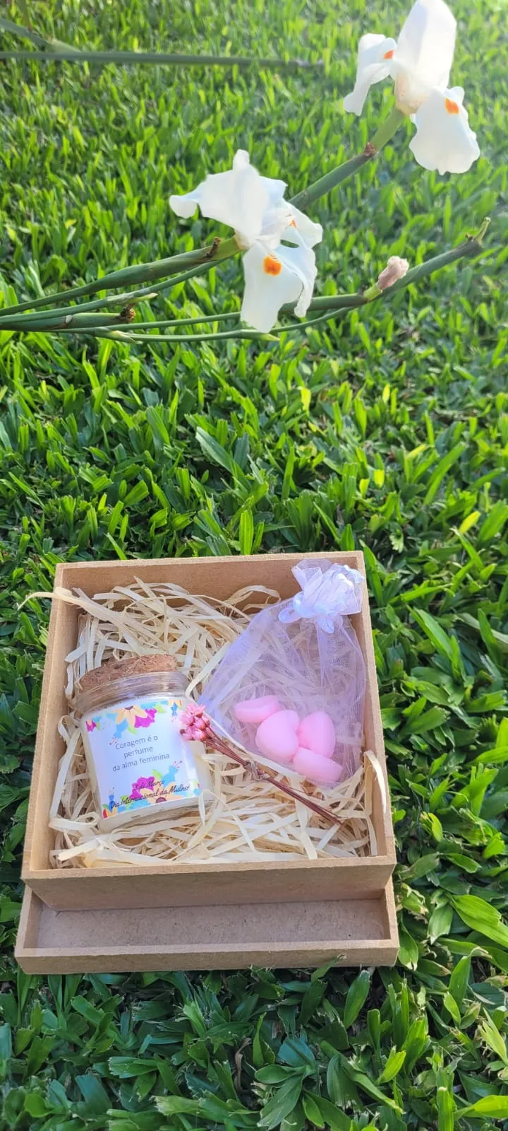 Box presente com vela 40 g, sachê e mini sabonetes