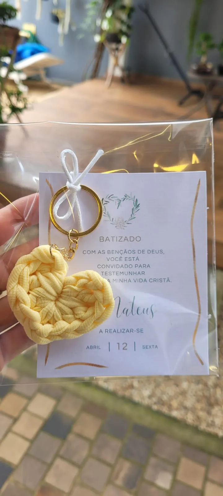 Card com chaveiro de terço no organza