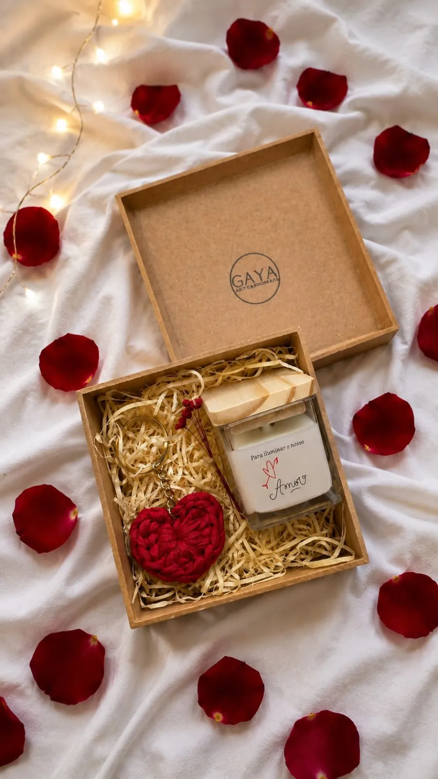 Kit vela cubo 70 g com chaveiro de crochê